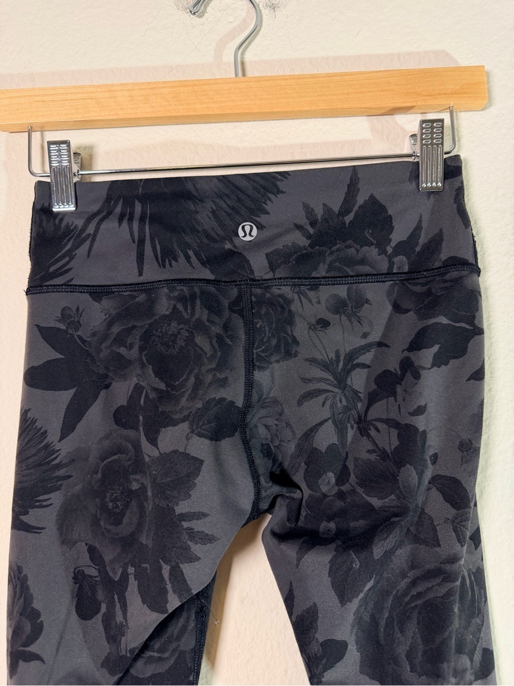 Lululemon Wunder Under Crop Floral Black Gray Leggings Size 4 - Picture 4 of 6